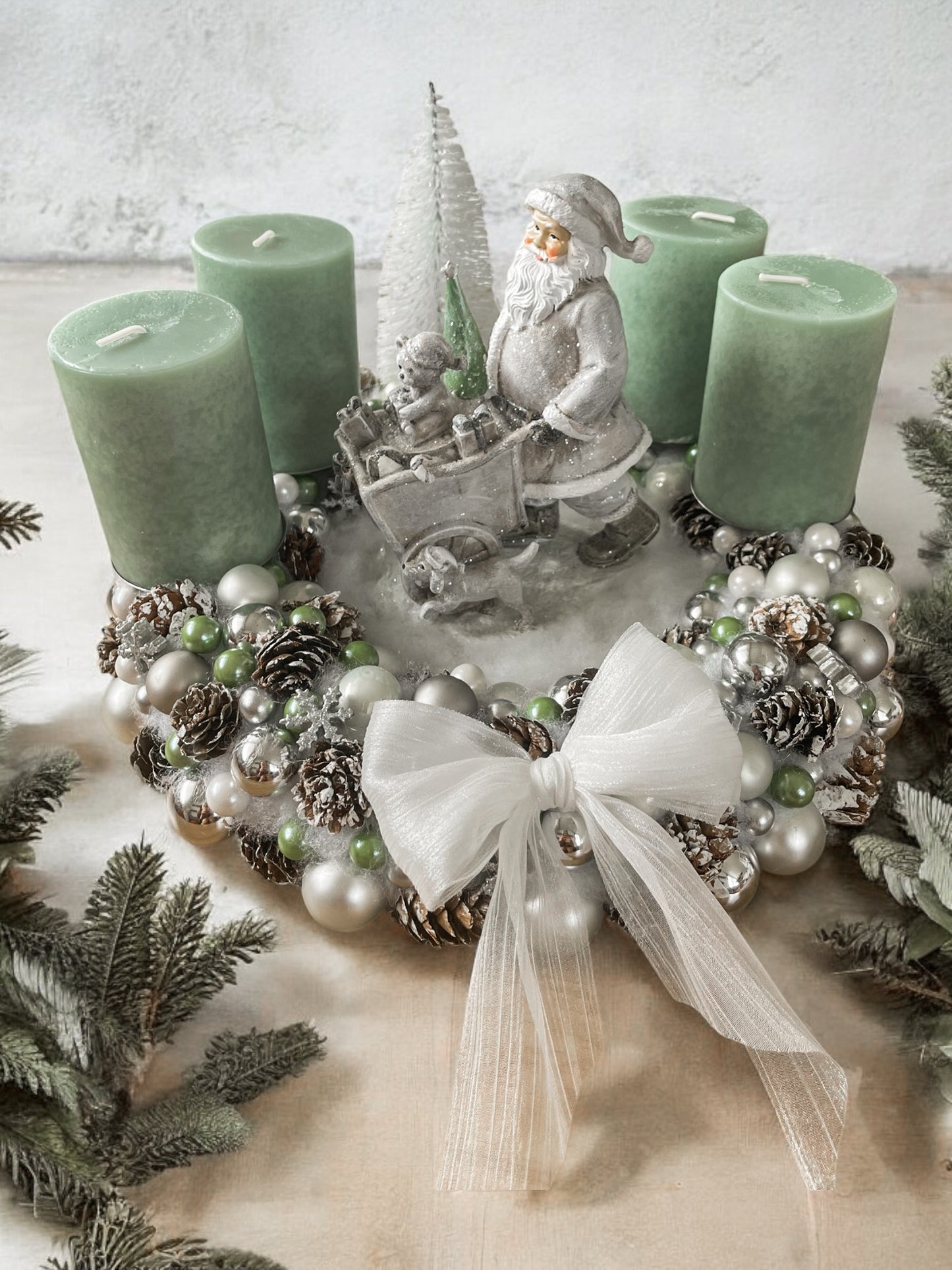 Santa Claus - Adventskranz in den Farben Weiss-Grün-Silber