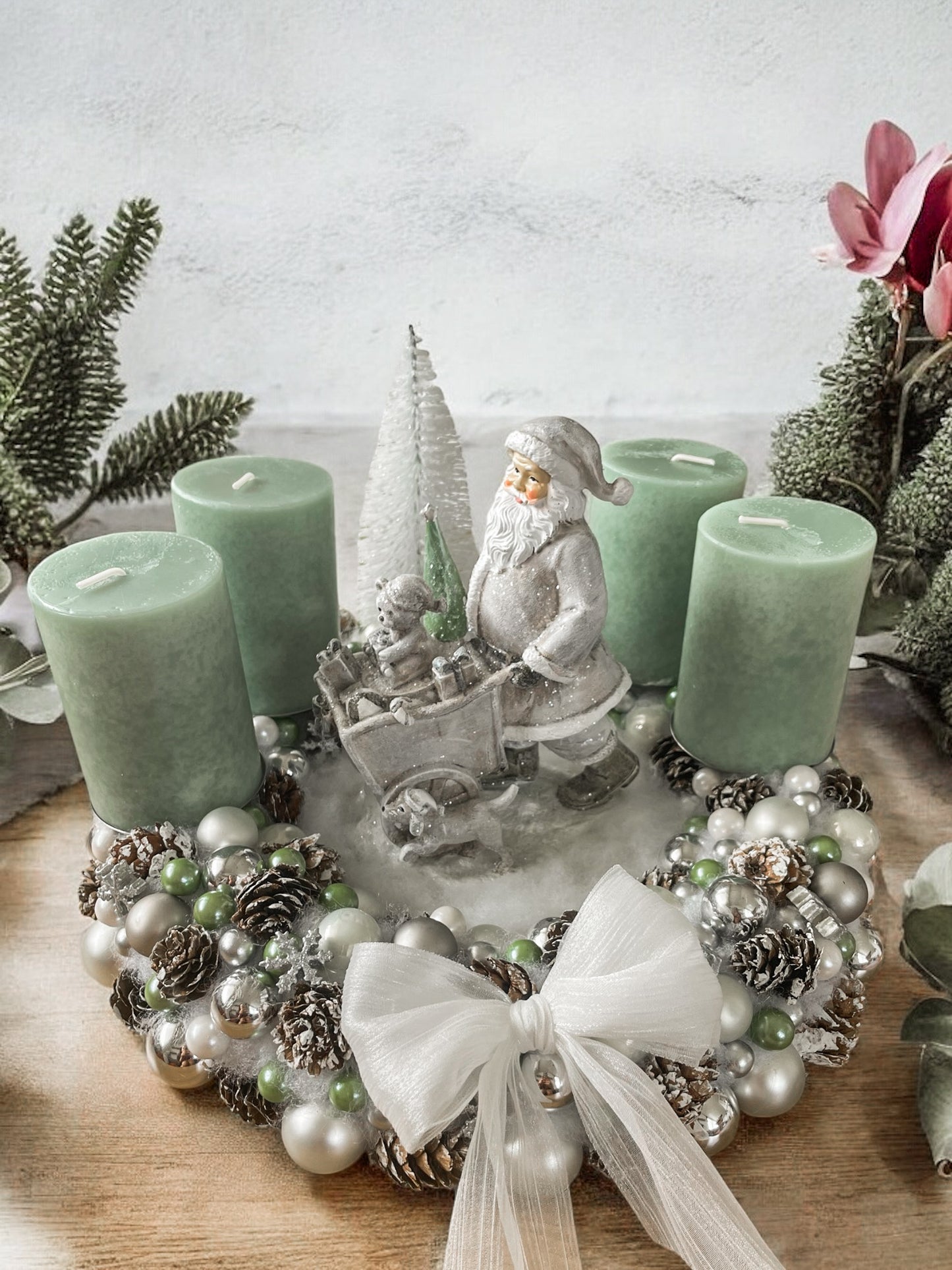 Santa Claus - Adventskranz in den Farben Weiss-Grün-Silber