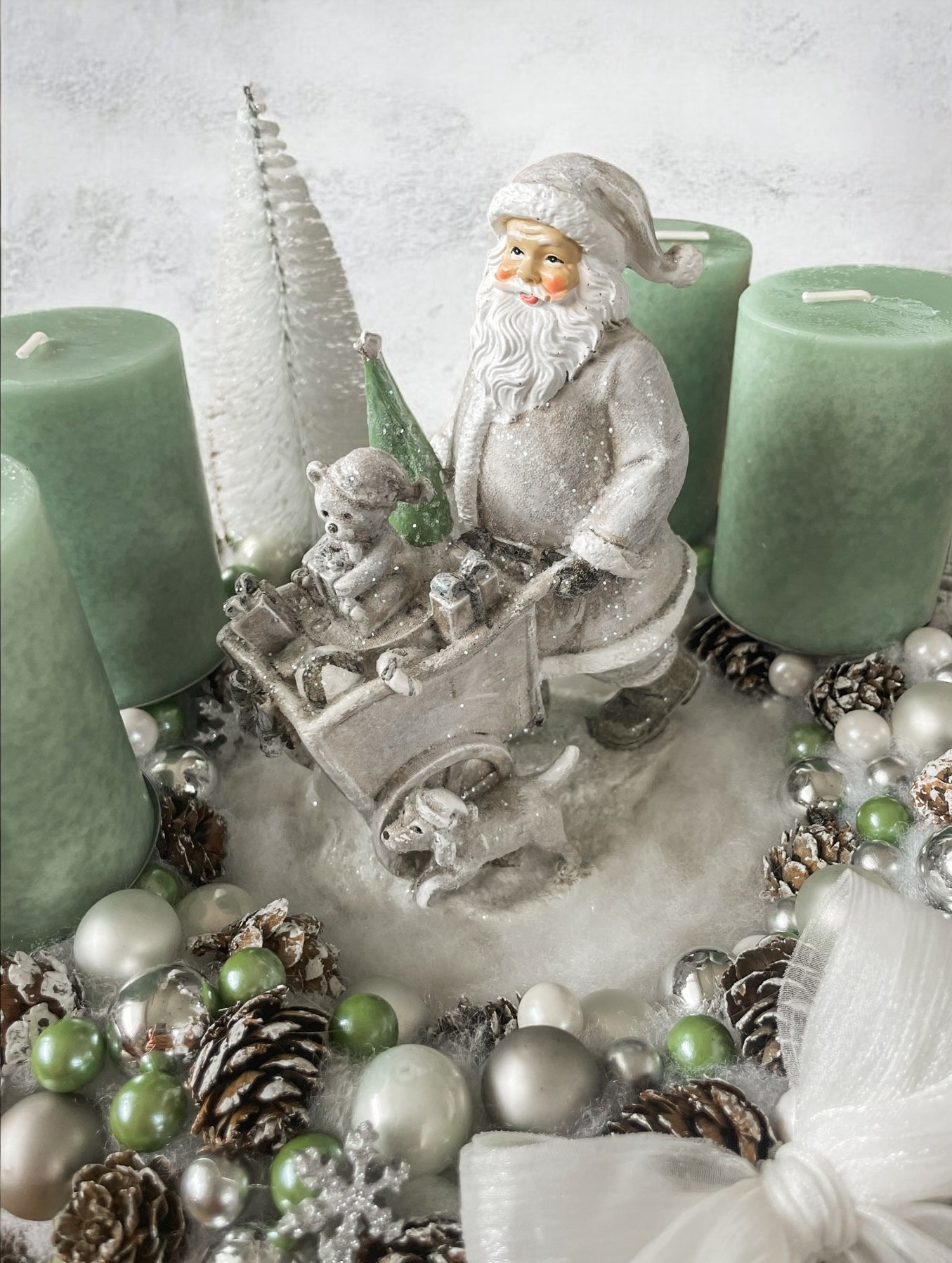 Santa Claus - Adventskranz in den Farben Weiss-Grün-Silber