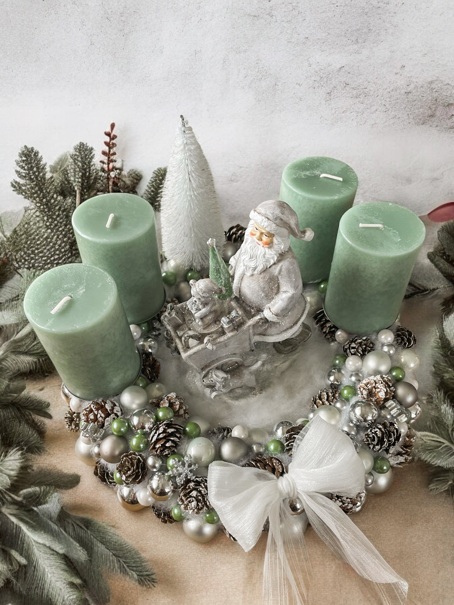 Santa Claus - Adventskranz in den Farben Weiss-Grün-Silber